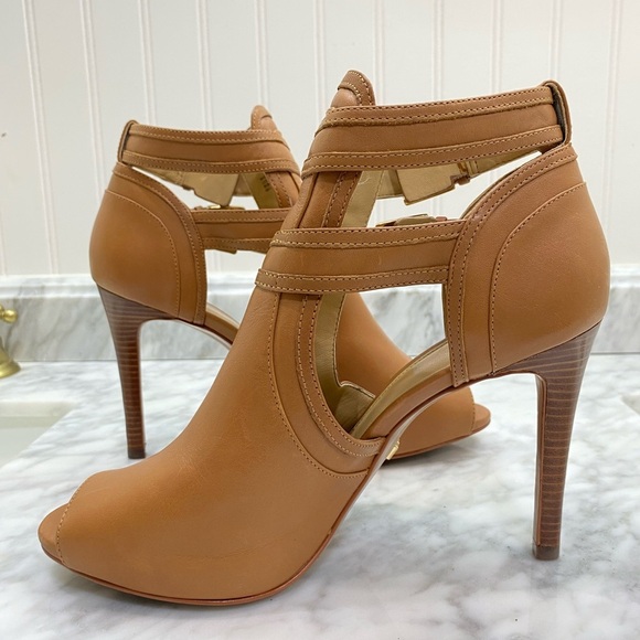 Michael Kors Blaze Tan Leather peep toe with Buckle Detail size 9 sexy edgy - Picture 4 of 9